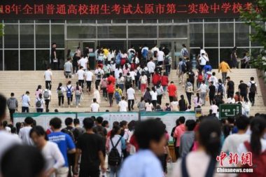 本科第一批、本科第二批、專科批均設置6個平超微青青草下载安装行的預科誌願；每個學校誌願內設置6個專業誌願和專業調配誌願